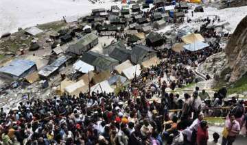amarnath yatra suspended due to bad weather -... amarnath yatra suspended due to bad weather -...