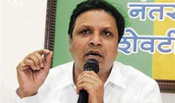 bjp slams maharashtra govt for inaction on adarsh... bjp slams maharashtra govt for inaction on adarsh...
