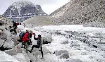china stops indian kailash mansarovar pilgrims... china stops indian kailash mansarovar pilgrims...