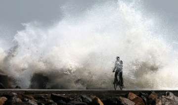 cyclone thane crosses east coast 33 killed in tn... cyclone thane crosses east coast 33 killed in tn...