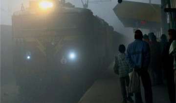 dense fog affects 69 trains - India TV dense fog affects 69 trains - India TV