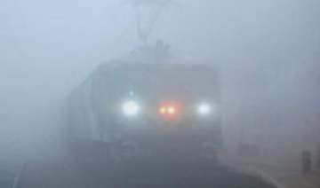 dense fog in ncr delays 23 trains - India TV dense fog in ncr delays 23 trains - India TV