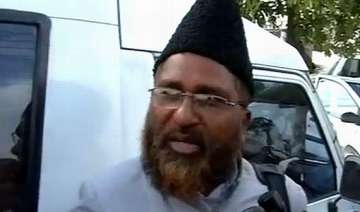 drama at team anna meet muslim member storms out... drama at team anna meet muslim member storms out...