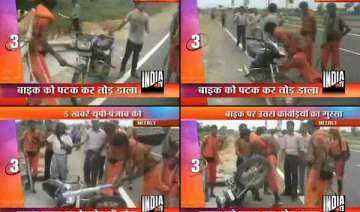 enraged kawarias smash motorbike in meerut -... enraged kawarias smash motorbike in meerut -...
