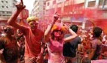 foreign tourists enjoy holi at pushkar - India TV foreign tourists enjoy holi at pushkar - India TV