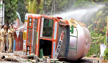 gas leak creates panic in kerala after lpg tanker... gas leak creates panic in kerala after lpg tanker...