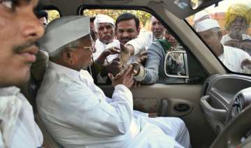 hazare leaves for ralegan siddhi - India TV hazare leaves for ralegan siddhi - India TV