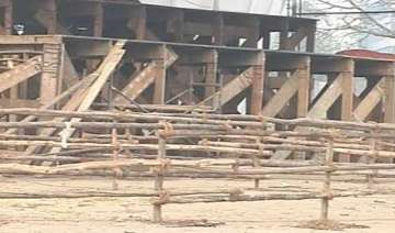 heavy security at fast venue hazare to arrive in... heavy security at fast venue hazare to arrive in...