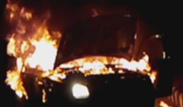 hyundai accent car catches fire in delhi - India... hyundai accent car catches fire in delhi - India...