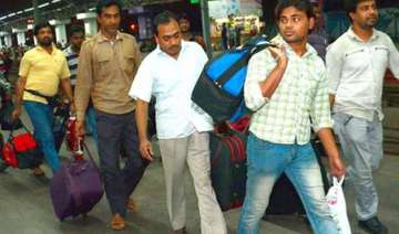 11 indians rescued from yemen reach delhi by pak... 11 indians rescued from yemen reach delhi by pak...