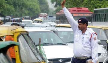 govt curtails special power of delhi traffic... govt curtails special power of delhi traffic...