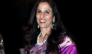 sc puts on hold privilege notice to shobhaa de -... sc puts on hold privilege notice to shobhaa de -...