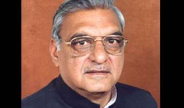 youth hurls shoe towards hooda at rally - India TV youth hurls shoe towards hooda at rally - India TV