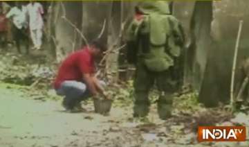 crude bomb explosion in kolkata - India TV crude bomb explosion in kolkata - India TV