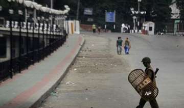 curfew lifted from entire kashmir valley - India... curfew lifted from entire kashmir valley - India...