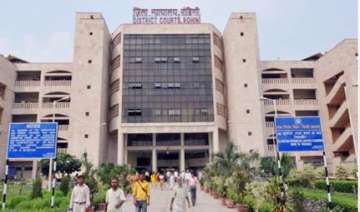 accused whips out loaded pistol inside delhi... accused whips out loaded pistol inside delhi...