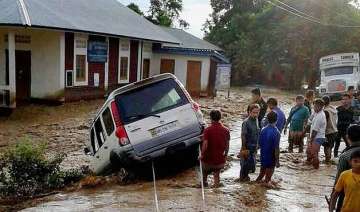more than 180 die in floods in bengal gujarat... more than 180 die in floods in bengal gujarat...