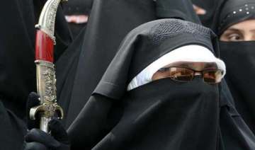 j k police raids asiya andrabi s residence in... j k police raids asiya andrabi s residence in...