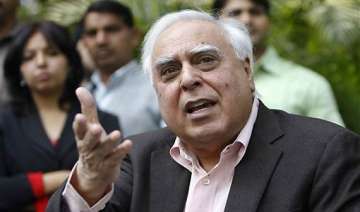 kapil sibal under attack in cyberspace - India TV kapil sibal under attack in cyberspace - India TV