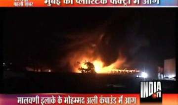 lakhs worth plastic chemicals gutted in mumbai... lakhs worth plastic chemicals gutted in mumbai...