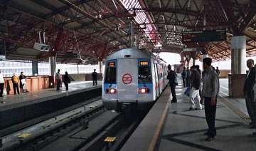 man jumps before metro train in delhi dies -... man jumps before metro train in delhi dies -...