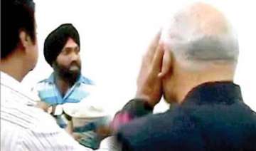 man who slapped sharad pawar gets bail - India TV man who slapped sharad pawar gets bail - India TV