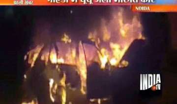 maruti car gutted in fire in noida - India TV maruti car gutted in fire in noida - India TV