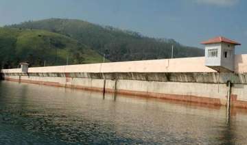 mullaperiyar dam keralites targeted in tamil nadu... mullaperiyar dam keralites targeted in tamil nadu...
