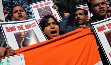 mumbai gangrape journalists stage silent protest... mumbai gangrape journalists stage silent protest...
