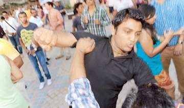 mumbai bouncer held for beating up photographers... mumbai bouncer held for beating up photographers...