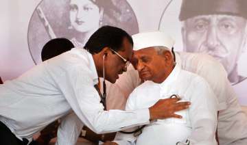 mumbai doctors advise hazare to call off fast say... mumbai doctors advise hazare to call off fast say...