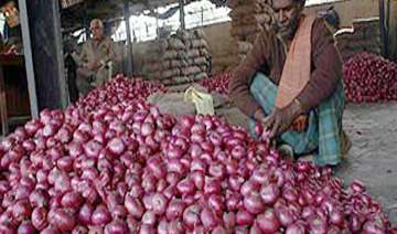 onion selling at rs 60 a kg in delhi markets... onion selling at rs 60 a kg in delhi markets...