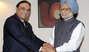 pm asks zardari to pray for peace in both... pm asks zardari to pray for peace in both...