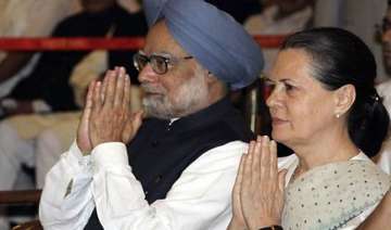 pm sonia give healing touch to grieving... pm sonia give healing touch to grieving...