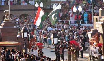 pak rangers offers sweets to bsf on i day at... pak rangers offers sweets to bsf on i day at...