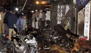 rains lash mumbai after serial blasts evidence... rains lash mumbai after serial blasts evidence...