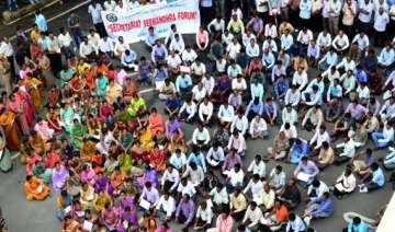seemandhra congress leaders to organise hunger... seemandhra congress leaders to organise hunger...