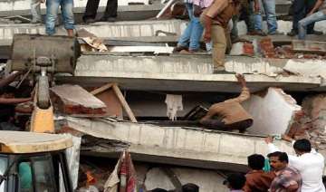 seven storey building collapses in vakola - India... seven storey building collapses in vakola - India...