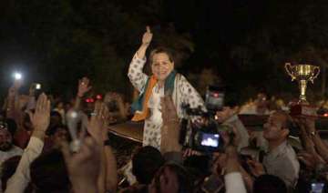 sonia big b srk come out on streets to celebrate... sonia big b srk come out on streets to celebrate...
