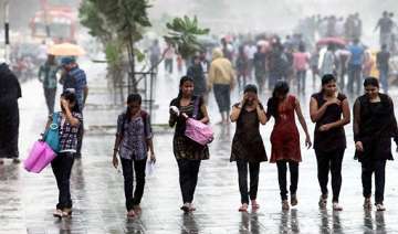 storm heavy rains lash lucknow - India TV storm heavy rains lash lucknow - India TV