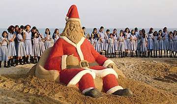 sudarshan patnaik makes a santa claus on puri sea... sudarshan patnaik makes a santa claus on puri sea...