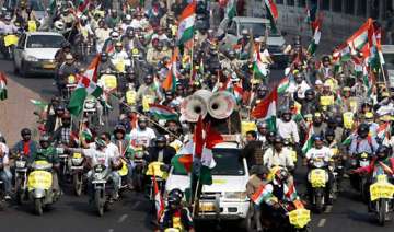 team anna holds rally wants to hear cong high... team anna holds rally wants to hear cong high...