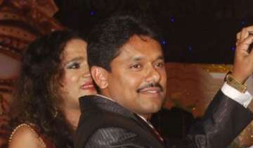 thane company dupes 44 000 investors owner couple... thane company dupes 44 000 investors owner couple...