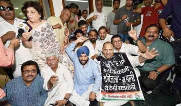 violent protests in delhi over power outages -... violent protests in delhi over power outages -...