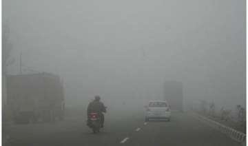 winter chill grips delhi mercury plunges below 5... winter chill grips delhi mercury plunges below 5...