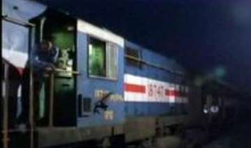 37 killed as train rams into bus in up - India TV 37 killed as train rams into bus in up - India TV