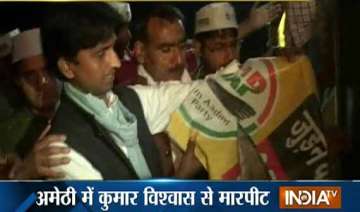 amethi kumar vishwas s cavalcade attacked - India... amethi kumar vishwas s cavalcade attacked - India...