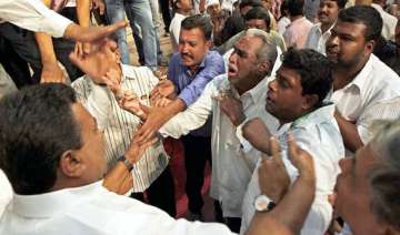 debate between nilekani ananth kumar abandoned... debate between nilekani ananth kumar abandoned...