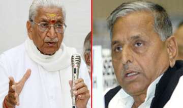 vhp leader singhal describes sp bjp matchfixing... vhp leader singhal describes sp bjp matchfixing...