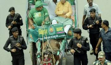 lalu s 1 000 horse carts procession runs into... lalu s 1 000 horse carts procession runs into...